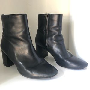 Classic Frye Black Leather Bootie - 9.5